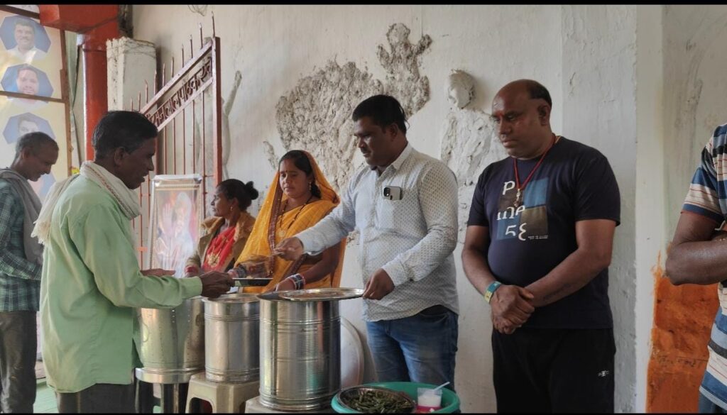 मां अन्नपूर्णा प्रसादी के नाम कसडोल नगर में 16 युवाओं सहित 4 महिलाओं ने की नेक पहल जरूरत मन्द,असहाय और भुखों को मुफ्त स्वादिष्ट भर पेट मिलेगा भोजन I