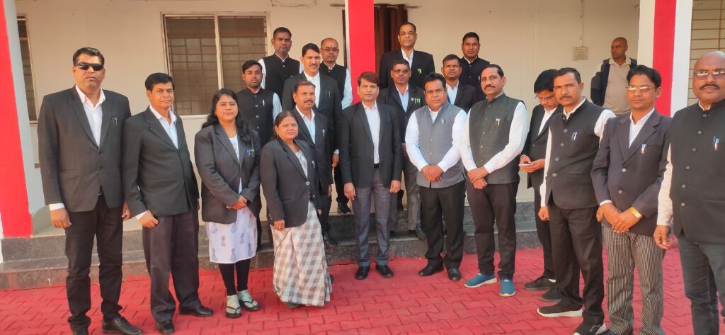 व्यवहार न्यायाधीश पुनीत राम गुरूपंच का भटगांव के अधिवक्ताओं ने किया स्वागत एवं स्नहे मिलन समारोह।