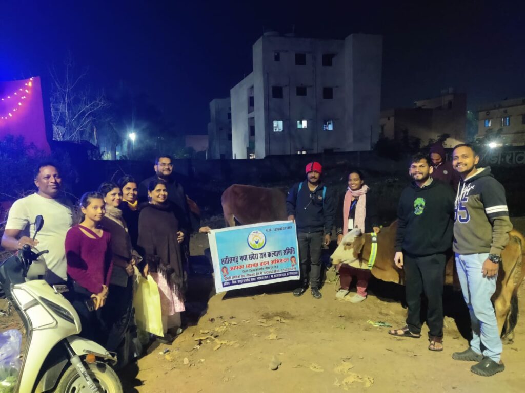  छत्तीसगढ़ नया सवेरा जन कल्याण समिति द्वारा बलौदा बाजार नगर के मुख्य मार्ग व गलियों मे घूमने वाले गौ धन को रेडियम पट्टी बांध कर सड़क दुर्घटना से गौ वंश को बचाने पहल।