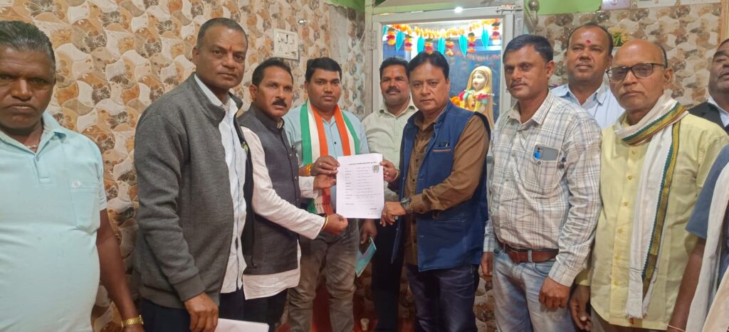 नगरीय निकाय चुनाव की रूपरेखा तय करने कांग्रेस का आज टुंड्रा नगर पंचायत में बैठक संपन्न।