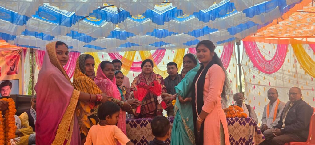 *सेन समाज कार्यक्रम में मुख्य अतिथि रही विधायक कविता प्राण लहरें युधिष्ठिर नायक*