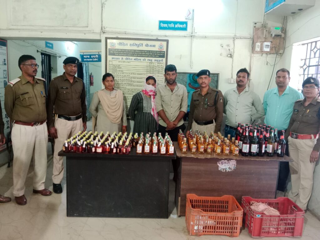 भाटापारा ग्रामीण पुलिस द्वारा अपने घर में अवैध रूप से शराब विक्रय करने वाले 02 आरोपियों को किया गया गिरफ्तार।