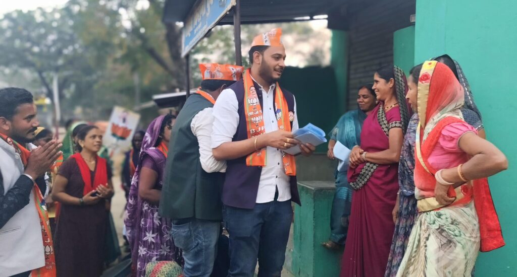 वार्ड 07 के भाजपा प्रत्याशी भानु ने घर-घर जनसंपर्क कर मांगा वोट, मतदाताओं का मिल रहा जनसमर्थन।
