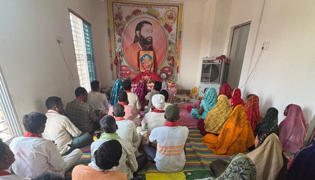 पंच ज्योति शक्ति तीर्थ सिद्धाश्रम धाम के साधकों ने अखंड दुर्गा चालीसा पाठ कर मनाया होली।