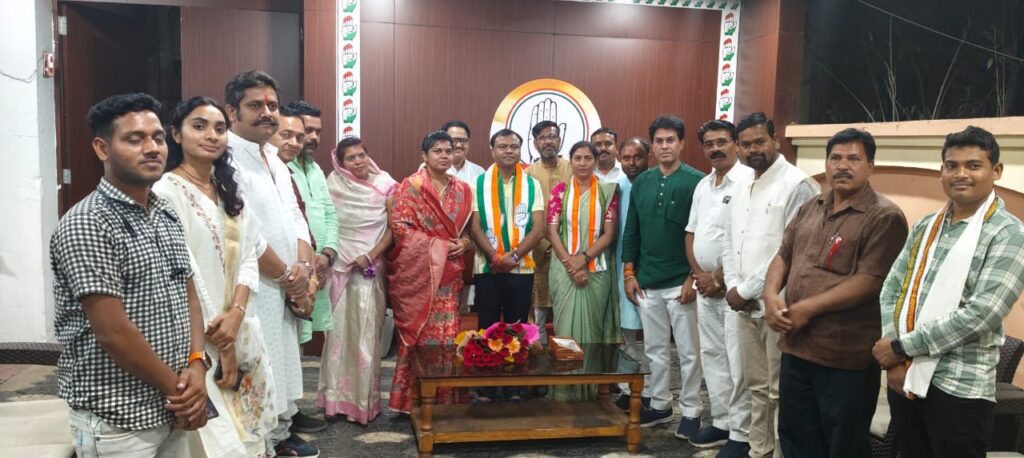 जिला बलौदाबाजार कांग्रेस अध्यक्ष बनने के बाद सुश्री सुमित्रा घृतलहरे ने प्रदेश अध्यक्ष दीपक बैज और जिला प्रभारी अशोक आहूजा से मुलाकात की।