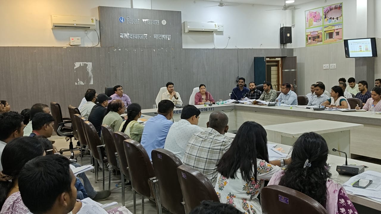 विकास कार्यो पर जोर देते हुए फिल्ड लेवल के कर्मचारियों के साथ बेहतर समन्वय स्थापित कर