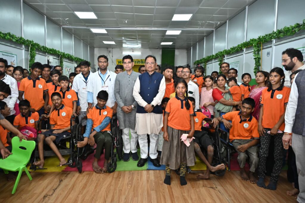 प्रदेश के मुखिया विष्णु देव साय ने  मनोविकास केंद्र का किया, अवलोकन बच्चों एवं अभिभावकों से की मुलाकात I