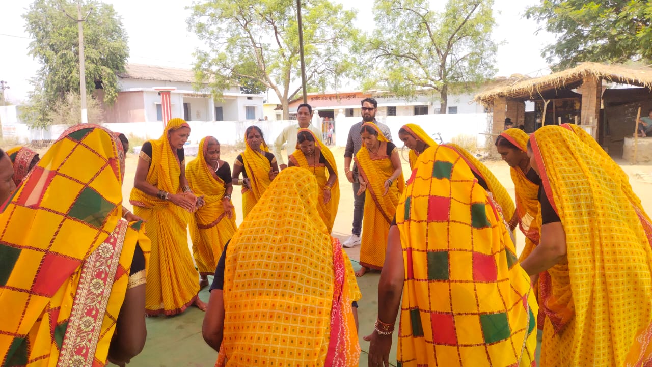 ग्रामीण अंचल में सुआ नृत्य बना जनजागरूकता का माध्यम।