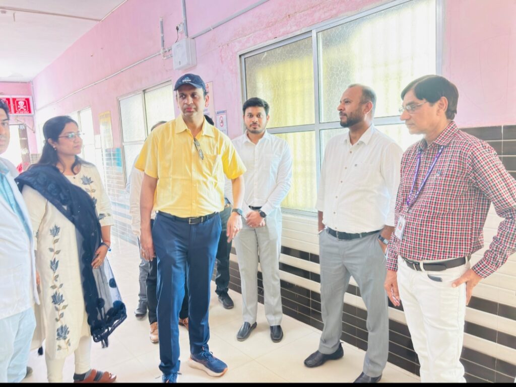 भारत सरकार के संयुक्त सचिव ने सीएचसी सिमगा का किया निरीक्षण