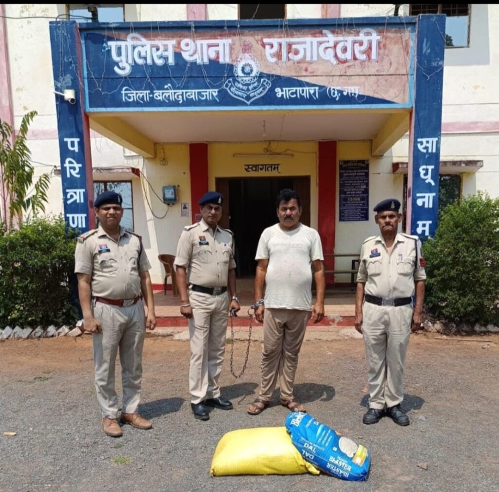 ग्राम छतवन में अवैध महुआ शराब बिक्री करने वाले 01 शराब कोचिया को किया गया गिरफ्तार