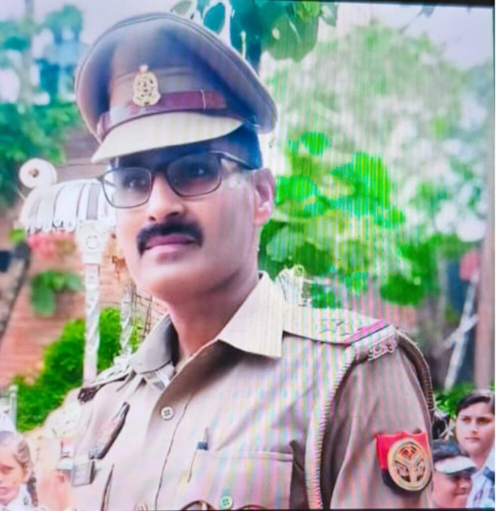 एसपी ने कस्बा चौकी इंचाज कुँअर सिंह को किये लाइन हाजिर