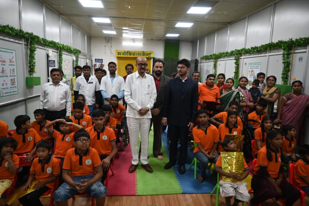 राज्यपाल श्री रमेन डेका ने  मनोविकास केंद्र का किया अवलोकन  बच्चों एवं अभिभावकों से की मुलाक़ात, केंद्र के प्रयास क़ो बताया सेवा और समर्पण की मिसाल