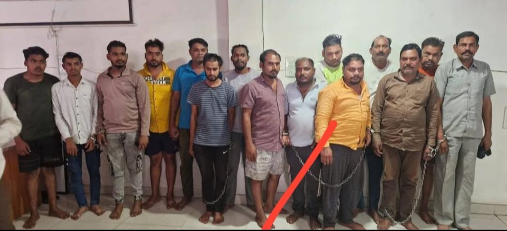 रायपुर पुलिस बिग ब्रेकिंग:–खरोरा क्षेत्र में डकैती की घटना को अंजाम देने वाले एक दर्जन से अधिक आरोपी गिरफ्तार