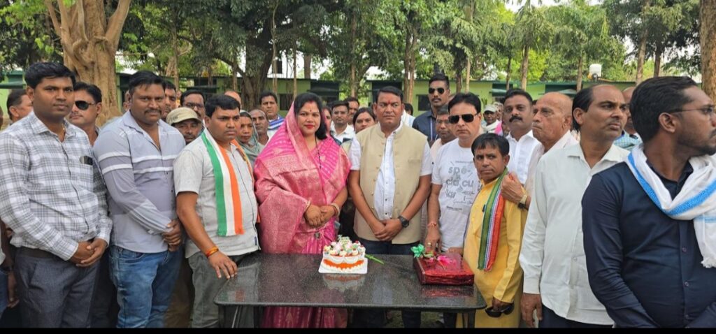 वनांचल में मनाई विधायक महोदया ने अपनी शादी की सालगिरह I