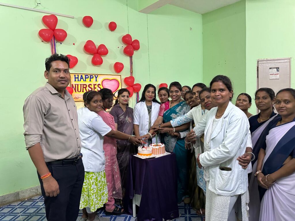 सामुदायिक स्वास्थ्य केंद्र कसडोल में मनाया गया अंतर्राष्ट्रीय नर्स दिवस,नर्सो का किया गया सम्मान।