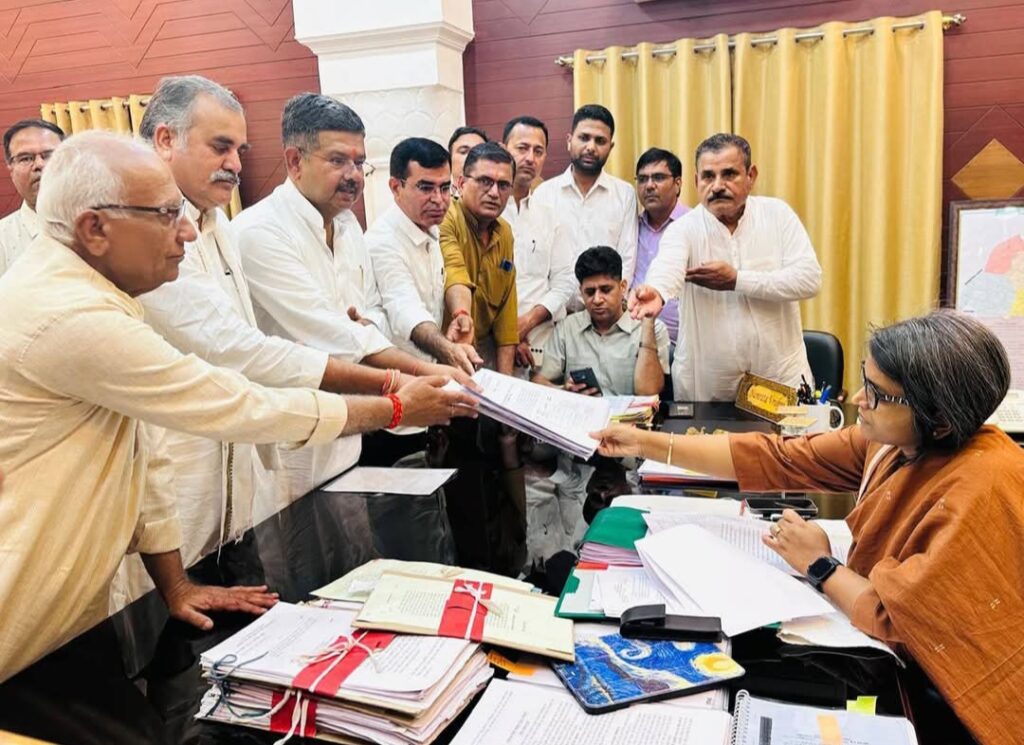 पंचायतीराज पुनर्गठन के विरोध में उतरी कांग्रेस, गलत फैसले रद्द करने की मांग !