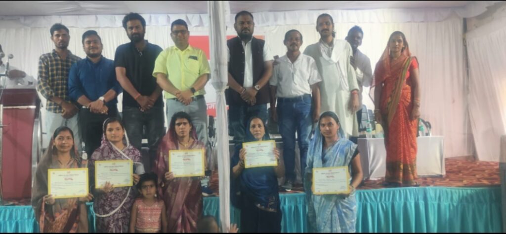 नगर पंचायत कसडोल के वार्डो  में प्राप्त मांगों एवं शिकायतों का समाधान करने हेतु नगर भवन में समाधान शिविर का आयोजन किया गया