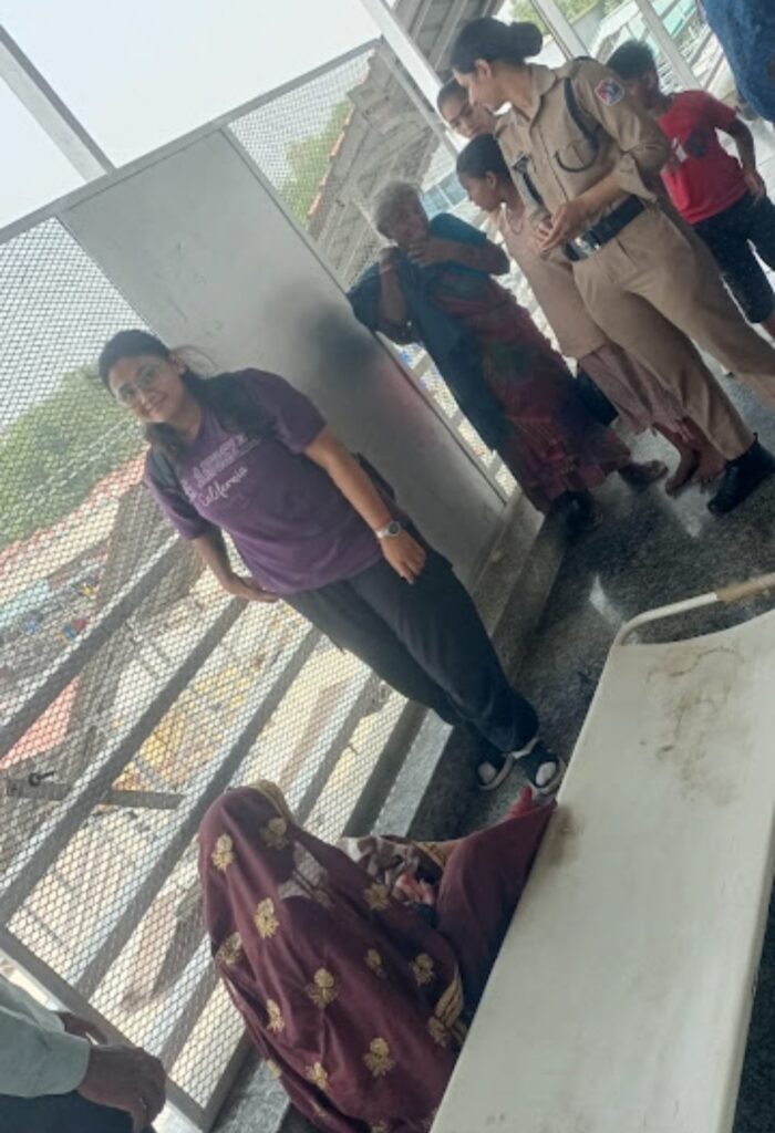 वाराणसी स्टेशन पर महिला ने दिया बच्चे को जन्म, यात्री डॉक्टर ने निभाई फरिश्ते की भूमिका