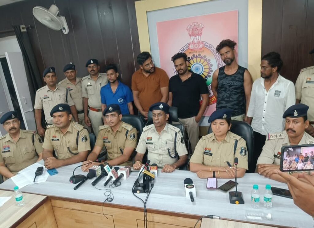 बिलासपुर पुलिस ने तोड़ी ट्रेन के माध्यम से हो रही ड्रग्स तस्करी की कड़ी: अंतर्राज्यीय गिरोह का भंडाफोड़, 6 गिरफ्तार