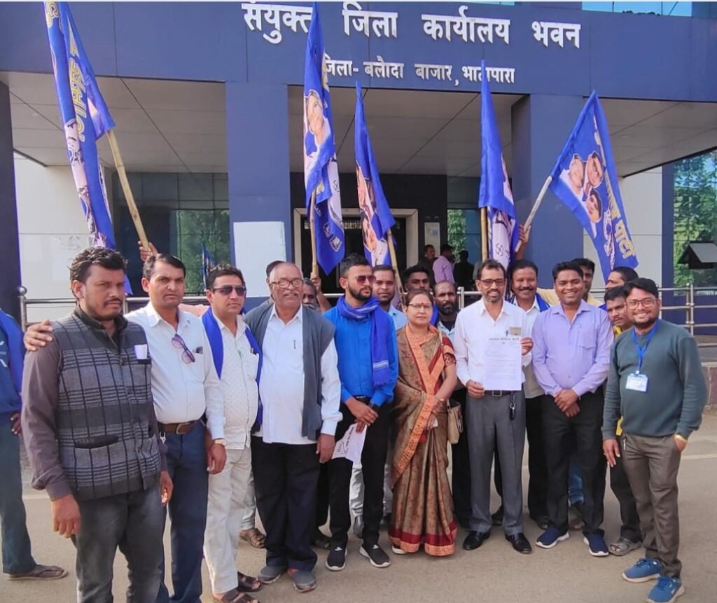 जिले में चल रहे अवैध रेत खनन पर बसपा का ज्ञापन