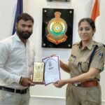 सड़क दुर्घटना में तत्परता एवं पूरी तन्मयता के सांथ सहायता करने वाले गुड सेमेरिटन का किया गया सम्मान।