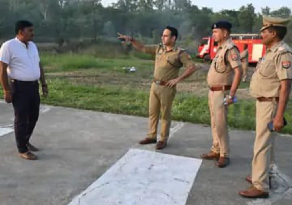 केंद्रीय मंत्री का जनपद दौर, एसपी ने किया हेलीपैड और, कार्यक्रम स्थल का निरिक्षण।