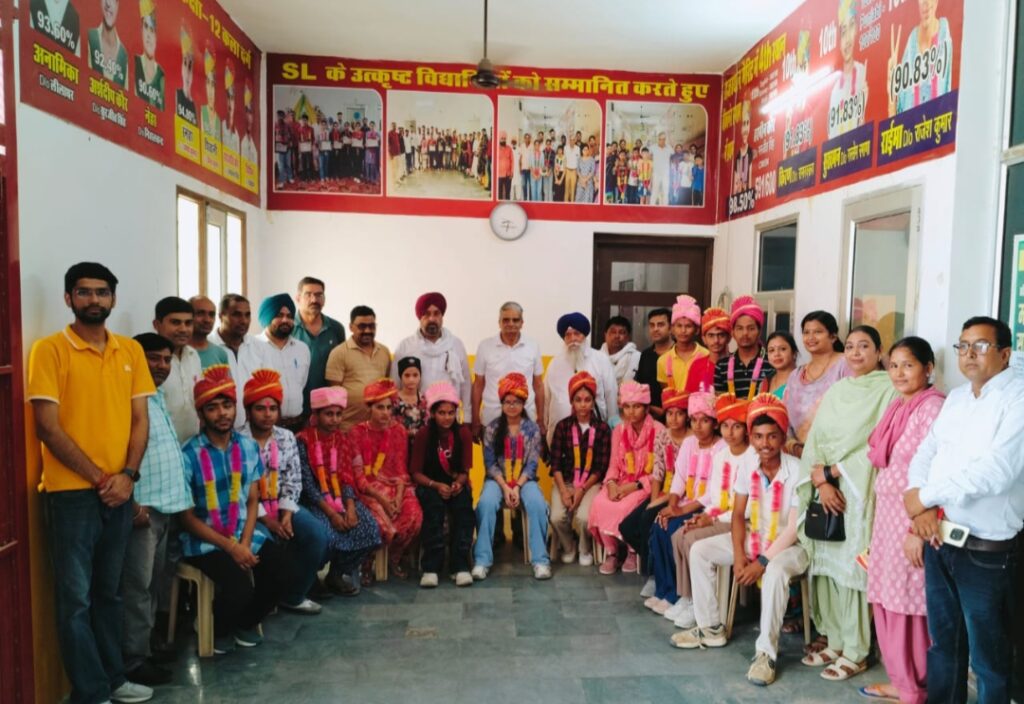 S.L. पब्लिक उच्च माध्यमिक विद्यालय ने एक बार फिर परचम लहराया 10th. बोर्ड का परीक्षा परिणाम शानदार रहा।