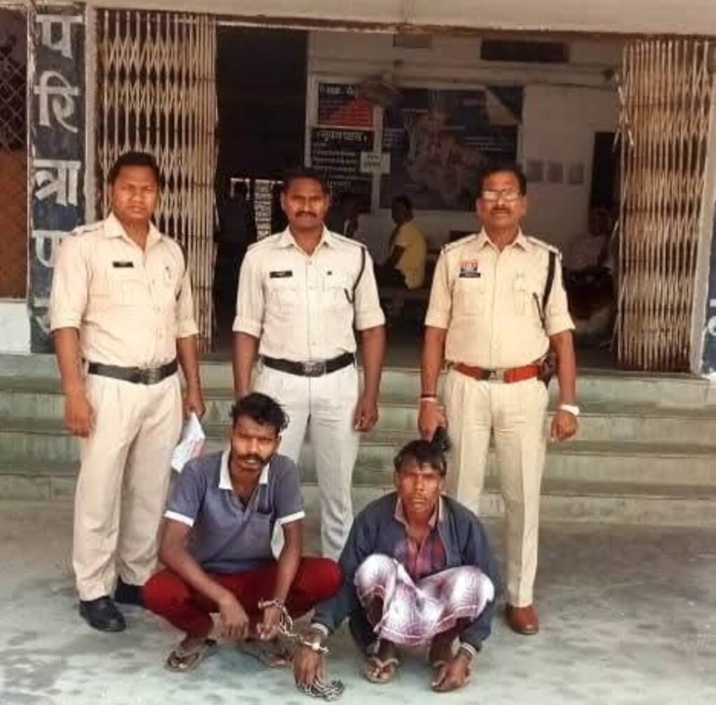 पत्नी की हत्या को हादसा दिखाने गड्ढे में छिपाया शव लैलूंगा पुलिस ने आरोपी पति और भट्ठा मालिक के बेटे को किया गिरफ्तार