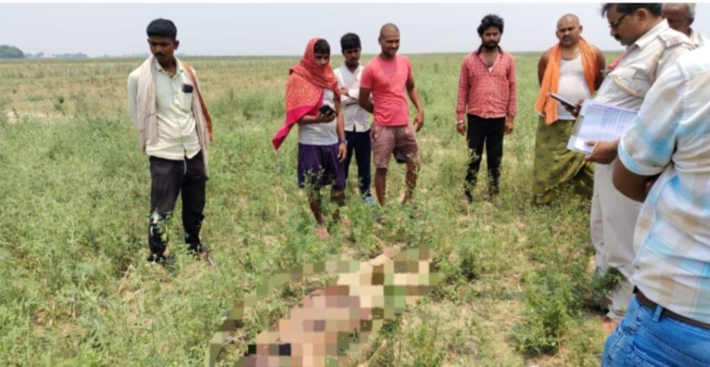 सतरह बीघा में मिला युवक का शव, हत्या की जताई जा रही आशंका