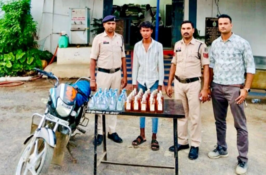 समाधान सेल में प्राप्त सूचना के आधार पर अवैध रूप से शराब बिक्री करने वाले 01 आरोपी शराब कोचिया को किया गया गिरफ्तार।