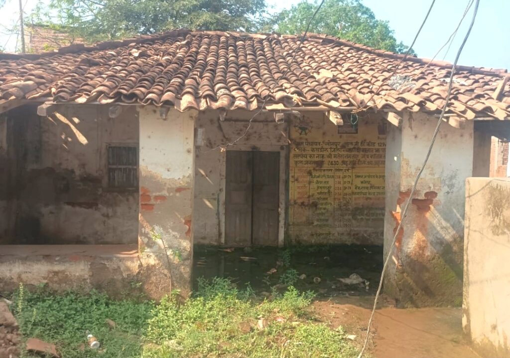 सोनपुर में आज तक नहीं बना पंचायत का अपना भवन सरपंच एवं पंच बैठक क़े लिए चौक चौराहों में बैठने मजबूर…।