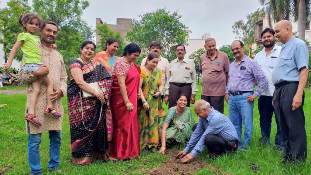 समग्र ब्राह्मण परिषद् का “प्रकृति ‌श्रृंगार” अभियान- अमलेश्वर में फलदार पौधों का रोपण किया।