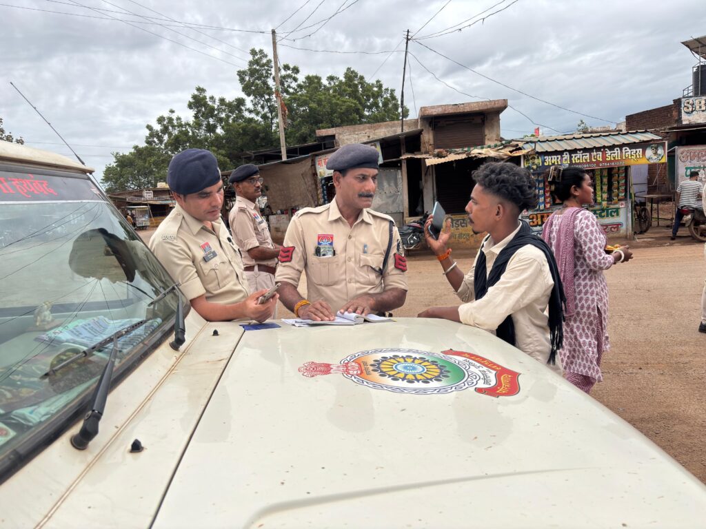 यातायात नियमों के उल्लंघन पर सख़्त कार्रवाई जारी