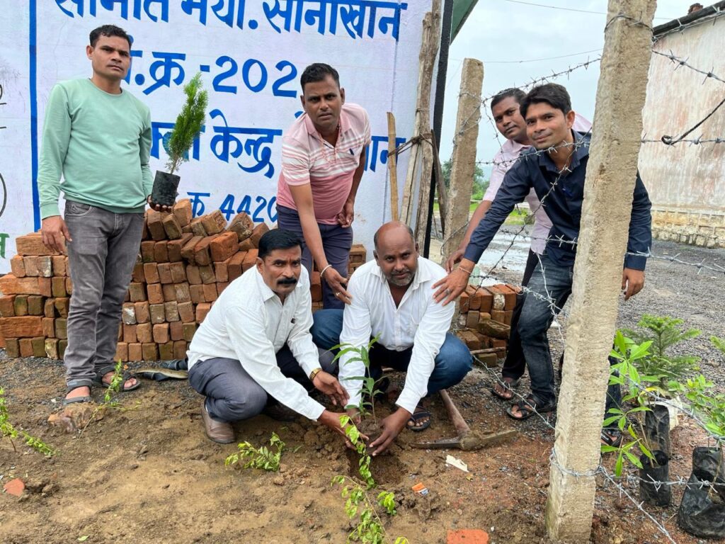 अंतरराष्ट्रीय सहकारिता वर्ष 2025 के उपलक्ष्य में “एक पेड़ माँ के नाम” अभियान के तहत वृक्षारोपण।