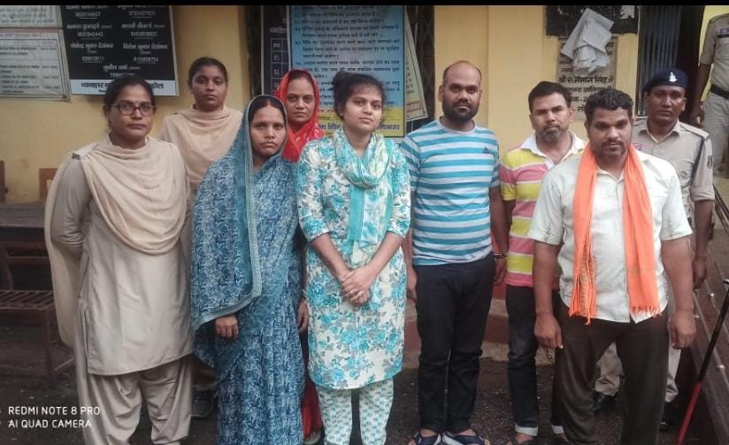 फर्जी शेयर ट्रेडिंग रैकेट का भंडाफोड़, कसडोल पुलिस ने 6 सदस्यों को दबोचा  I