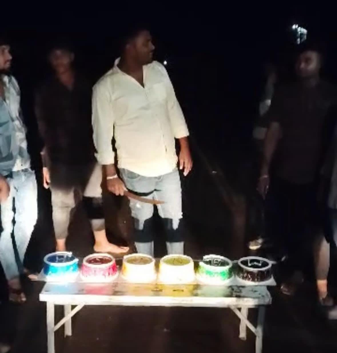 तलवार से केक काटने वाले युवक को पुलिस ने किया गिरफ्तार, सोशल मीडिया पर वायरल वीडियो बना कारण I