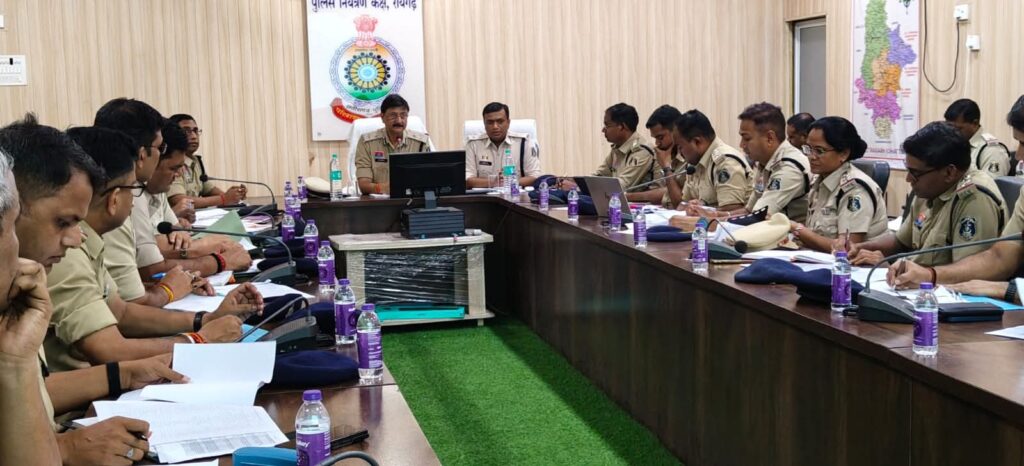 रायगढ़ में IG डॉ. संजीव शुक्ला की समीक्षा बैठक, नए कानूनों और पुलिसिंग पर विशेष जोर I