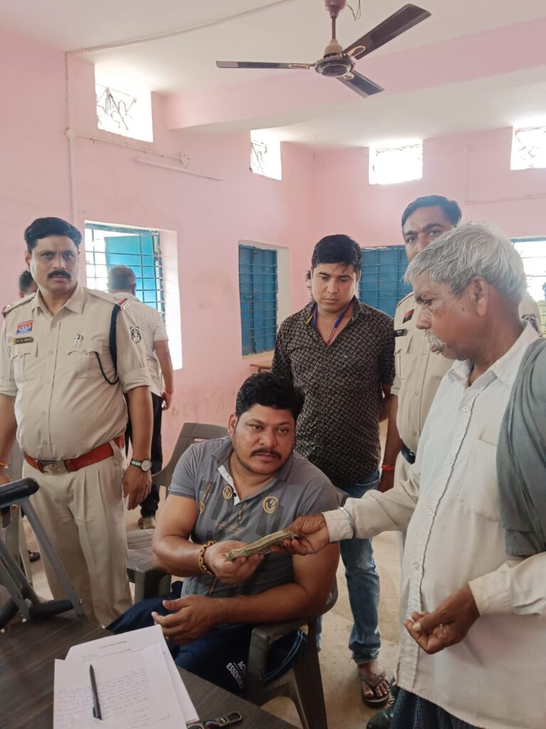 करहीबाजार पुलिस की तत्परता से गुम हुए 50 हजार रुपए आवेदक को मिले वापस I