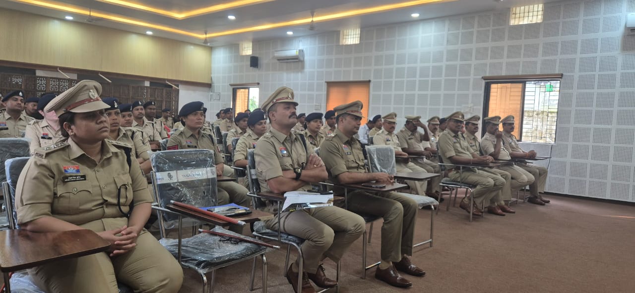 पुलिस द्वारा जवानों के लिए इंट्रो टॉक एवं योग सत्र का आयोजन ध्यान I