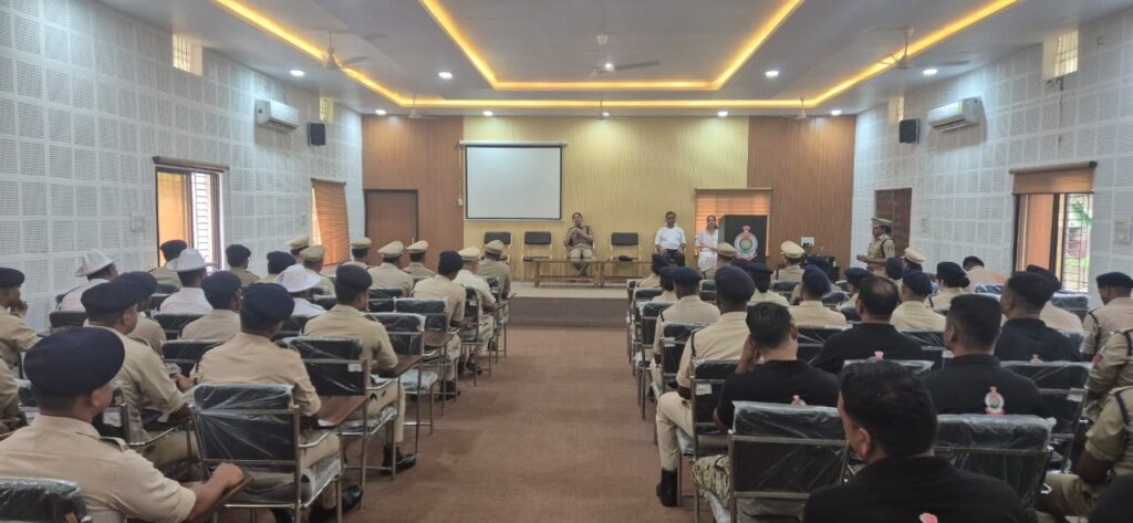 पुलिस द्वारा जवानों के लिए इंट्रो टॉक एवं योग सत्र का आयोजन ध्यान I