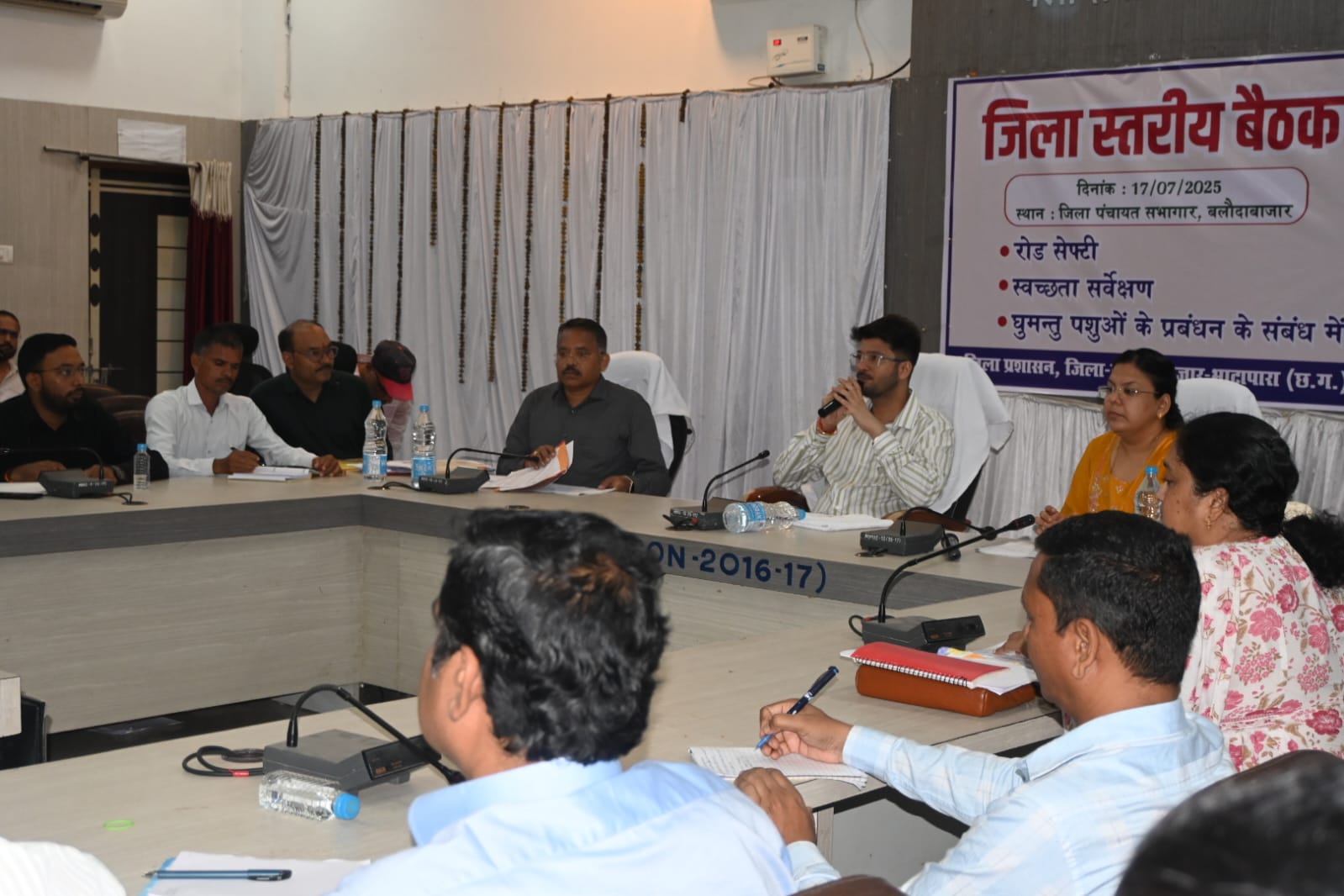 राष्ट्रीय व राज्य मार्गों पर आवारा पशुओं से दुर्घटनाएं रोकने के लिए जिला प्रशासन सख्त पशु मालिकों को लेनी होगी जिम्मेदारी I