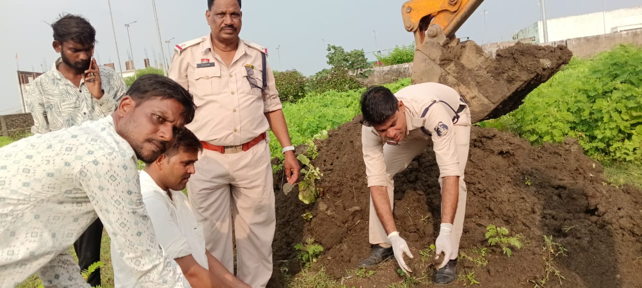 पुलिस बनी मानवता की मिसाल, महिला के शव का विधि विधान से कराया अंतिम संस्कार I