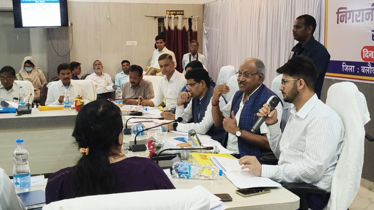 दिशा समिति बैठक: विकास योजनाओं की समीक्षा और तेज़ क्रियान्वयन के निर्देश I