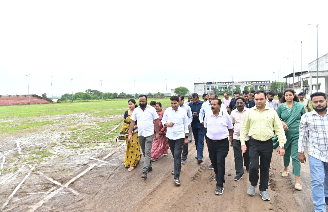 खेल मंत्री ने किया निर्माणाधीन सिंथेटिक एथलीट ट्रैक एवं इंडोर कॉम्प्लेक्स का निरीक्षण
