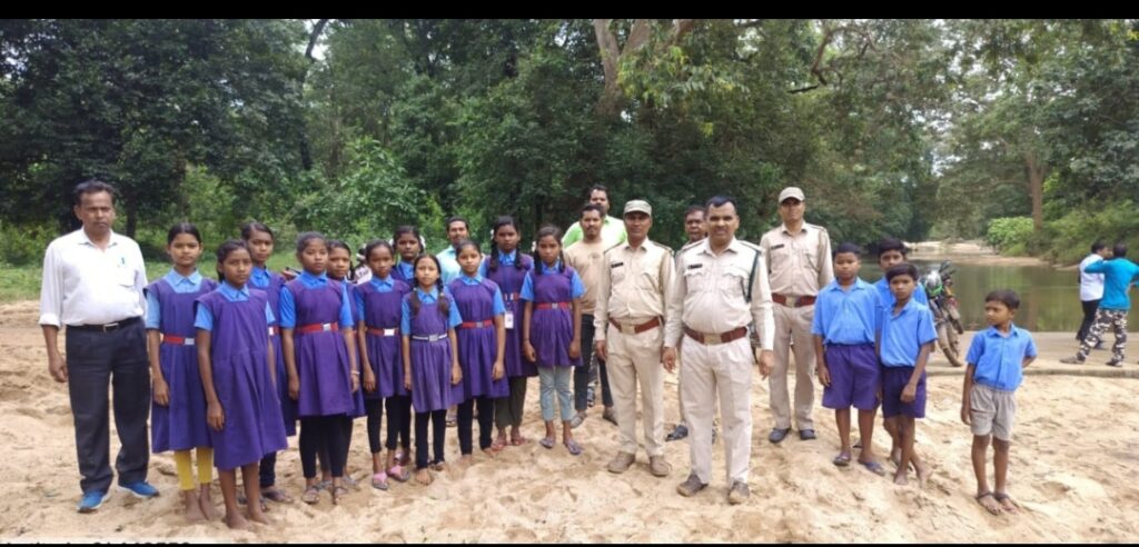 गुड़ागढ़ में हुआ वन महोत्सव एवं जल-जंगल यात्रा का आयोजनजल  एवं पर्यावरण संरक्षण हेतु छात्रों क़ो किया गया प्रोत्साहित।