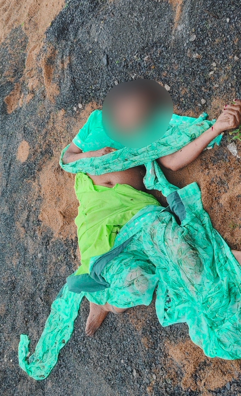 मृतिका महिला आद्या अस्पताल के संचालक डॉ.सुरेन्द्र दिव्याकार की माता जी बताया जा रहा,,,, मौके से कार चालक फरार,,,,,कसडोल के IFC रेस्टोरेंट के पास हुआ हादसा,,,,, कसडोल पुलिस मौके पर मौजूद…. मृतिका महिला आद्या अस्पताल के संचालक डॉ.सुरेन्द्र दिव्याकार की माता जी बताया जा रहा,,,, मौके से कार चालक फरार,,,,,कसडोल के IFC रेस्टोरेंट के पास हुआ हादसा,,,,, कसडोल पुलिस मौके पर मौजूद 