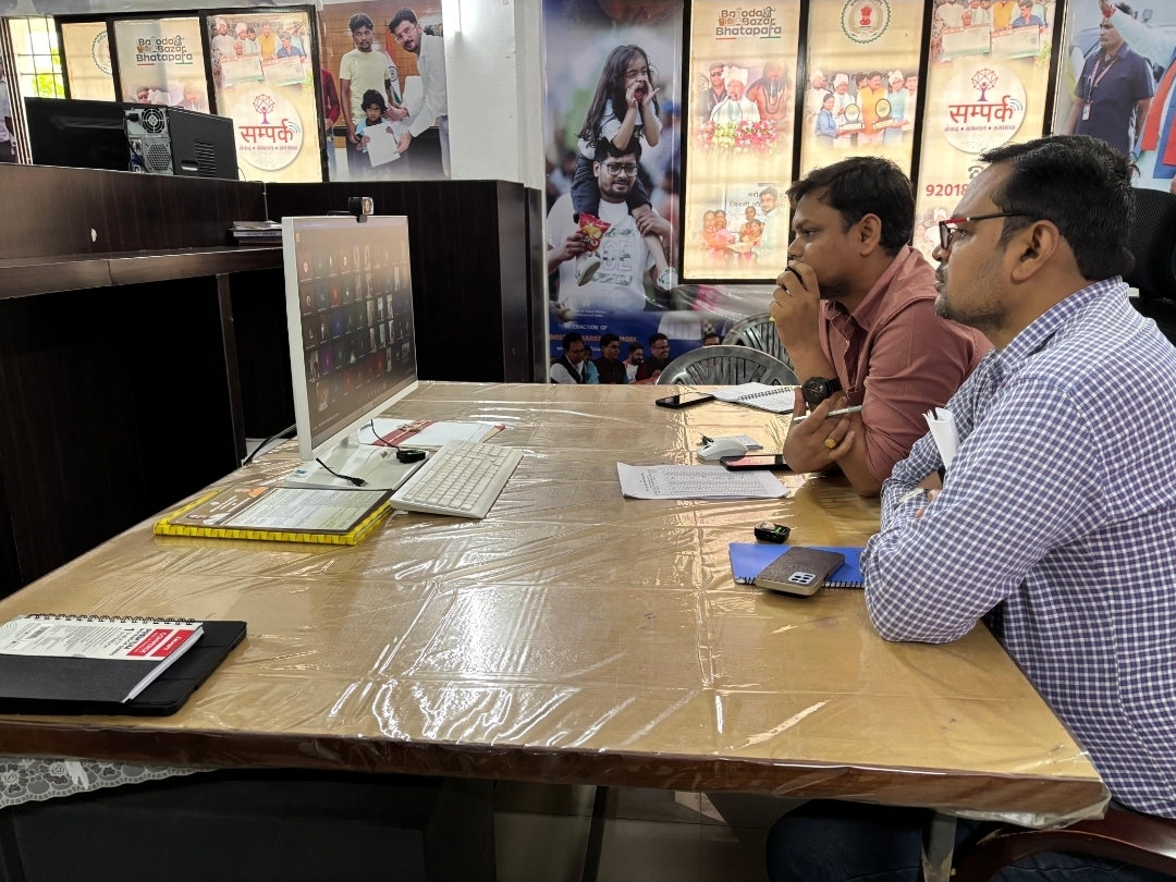 "भाटापारा क्षेत्र की पंचायतों में मौसमी बीमारियों से बचाव और स्वास्थ्य योजनाओं पर संवेदीकरण कार्यक्रम आयोजित"