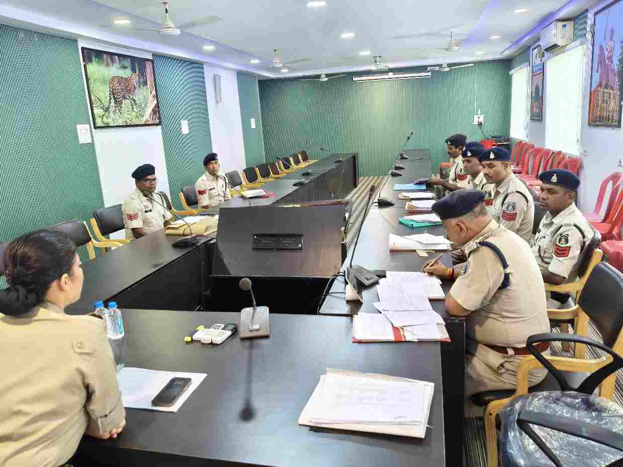बलौदा बाजार जिले में पुलिस अधीक्षक भावना गुप्ता द्वारा विवेचकों की समीक्षा बैठक आयोजित कर जांच व विवेचना में पारदर्शिता और तेजी लाने के दिए गए निर्देश।