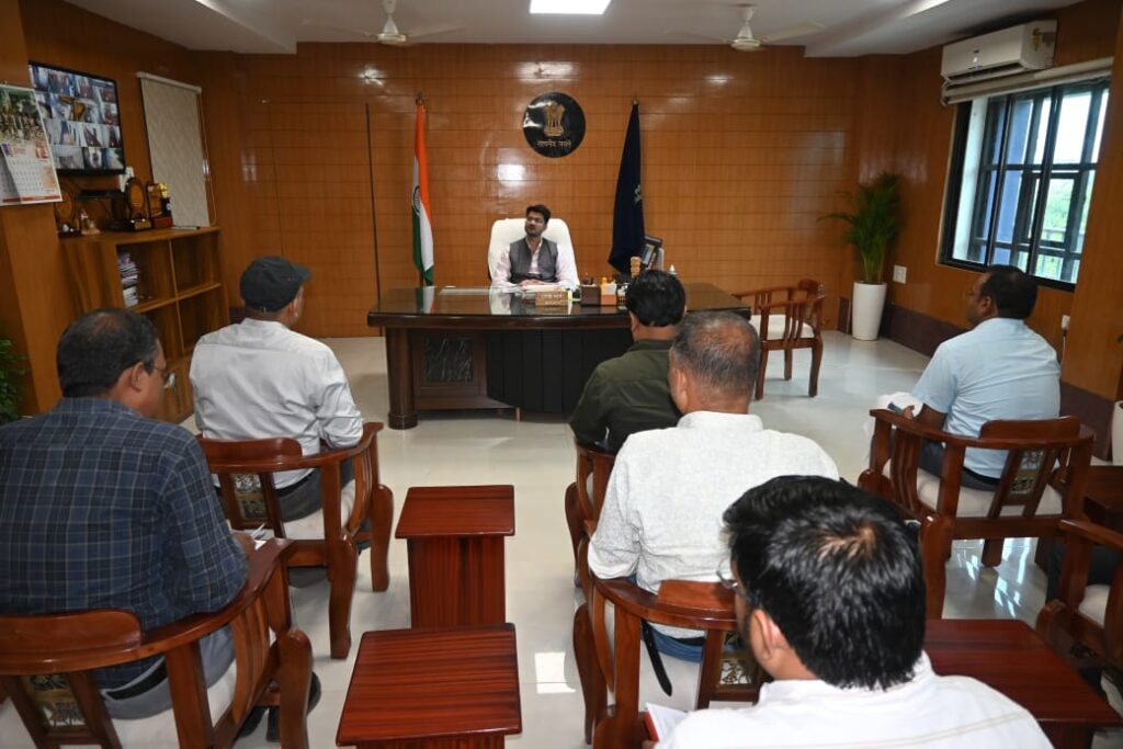 Justice To Farmers: बलौदाबाजार में कलेक्टर सोनी का सख्त अभियान: कालाबाजारी पर छापेमारी, उर्वरक केवल तय दाम पर