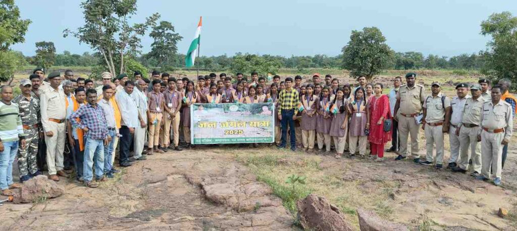 जल-जंगल एवं तिरंगा यात्रा से  दिया गया एकता और पर्यावरण संरक्षण का संदेश